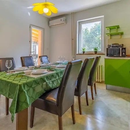 בית נופש 23 With Outdoor Swimmingpool *