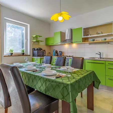 Cozy In With Wifi Holiday home Pula