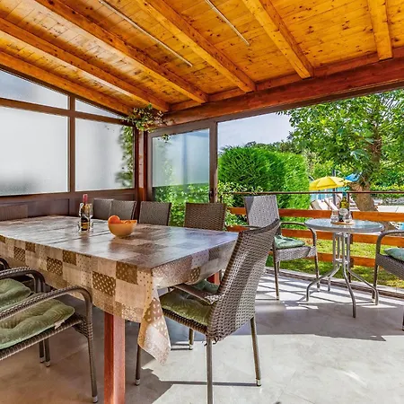 בית נופש 23 With Outdoor Swimmingpool *