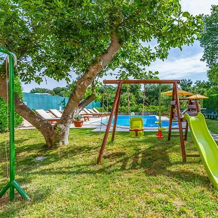 23 With Outdoor Swimmingpool בית נופש *