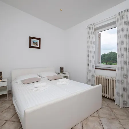 בית נופש 23 With Outdoor Swimmingpool