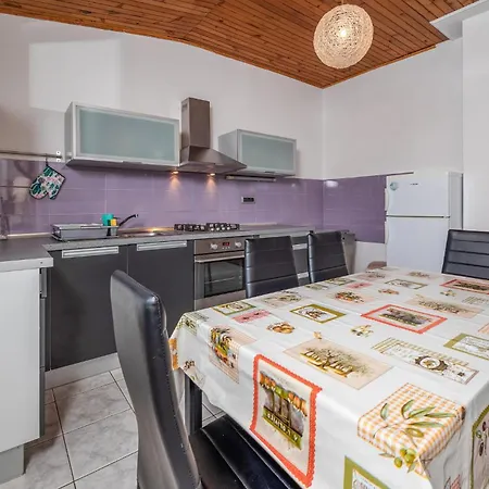בית נופש 23 With Outdoor Swimmingpool