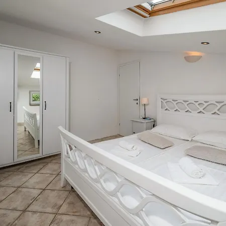 בית נופש 23 With Outdoor Swimmingpool *